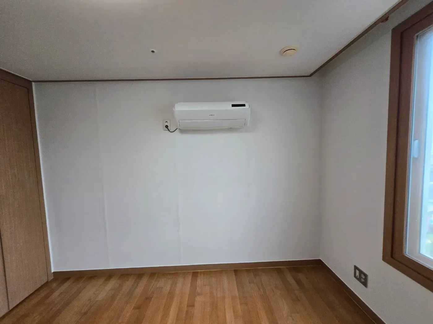 강남구 세곡동 서재방 부분 도배 실크 벽지 시공