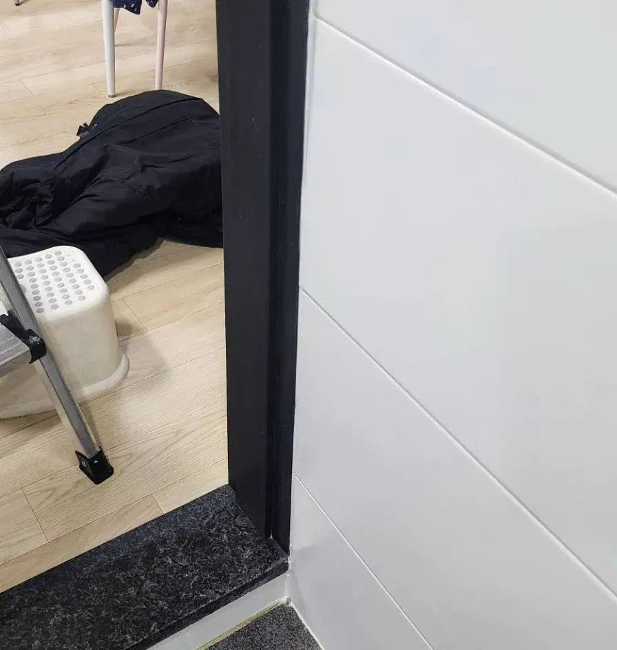 시공 후 서초구 양재동 더 아크 화장실 벽 타일 재시공 완료